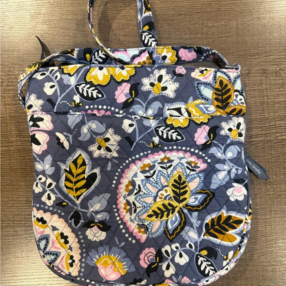 Vera Bradly - Picture 4 of 6